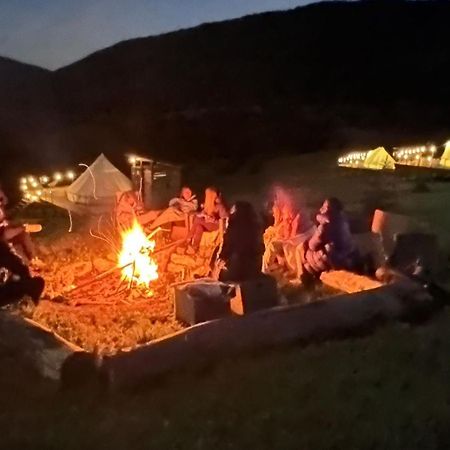 The Hunters Glamping Hotel Csudafalva Kültér fotó