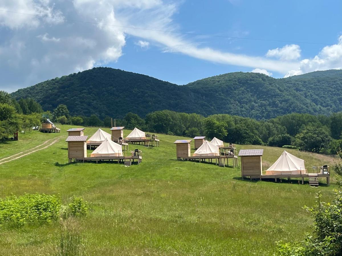 The Hunters Glamping Hotel Csudafalva Kültér fotó