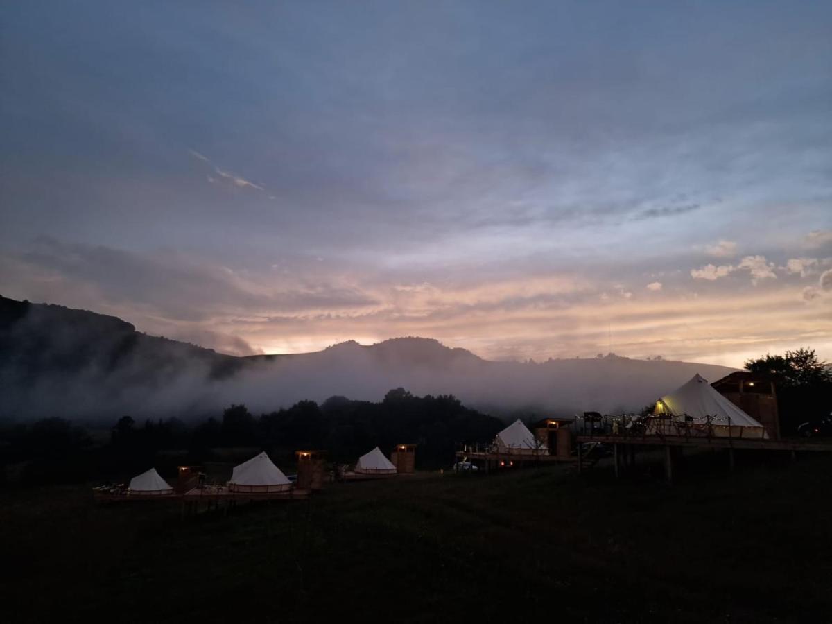 The Hunters Glamping Hotel Csudafalva Kültér fotó