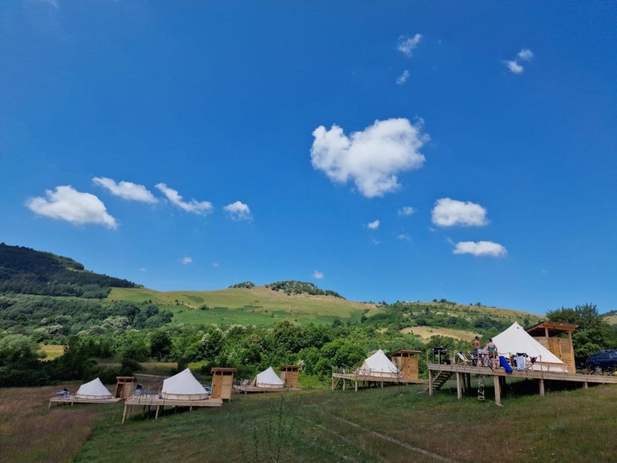 The Hunters Glamping Hotel Csudafalva Kültér fotó