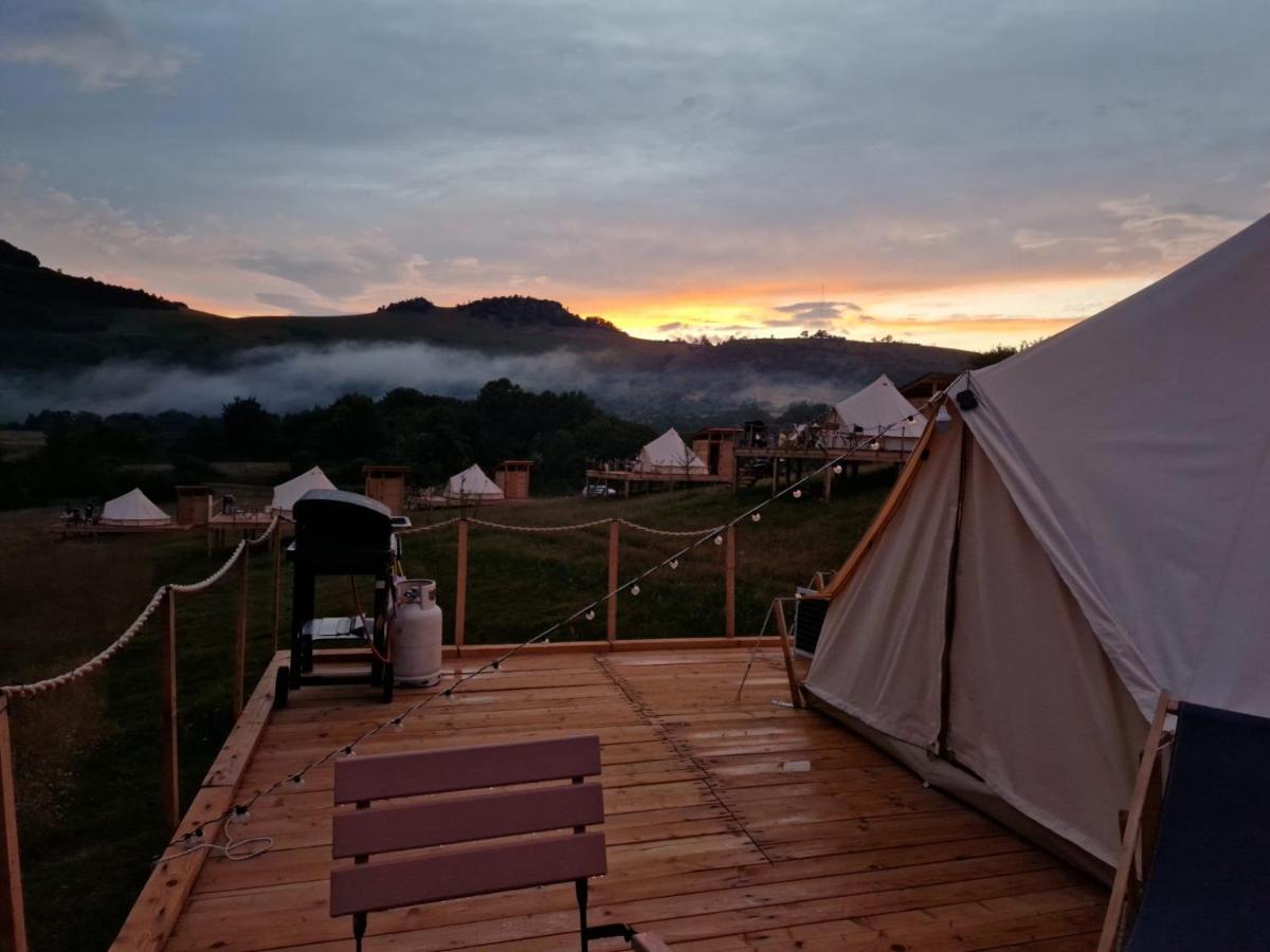 The Hunters Glamping Hotel Csudafalva Kültér fotó