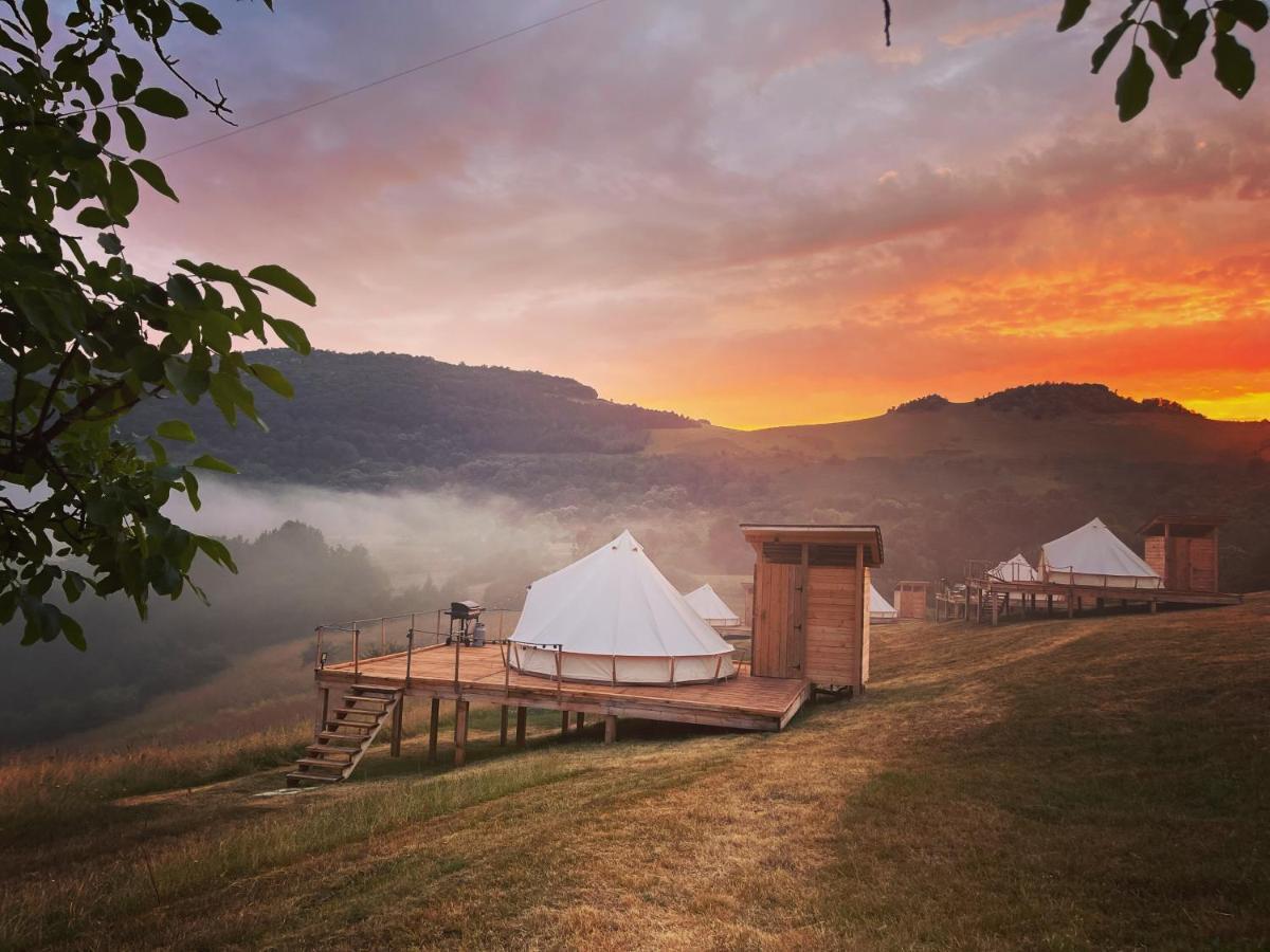 The Hunters Glamping Hotel Csudafalva Kültér fotó