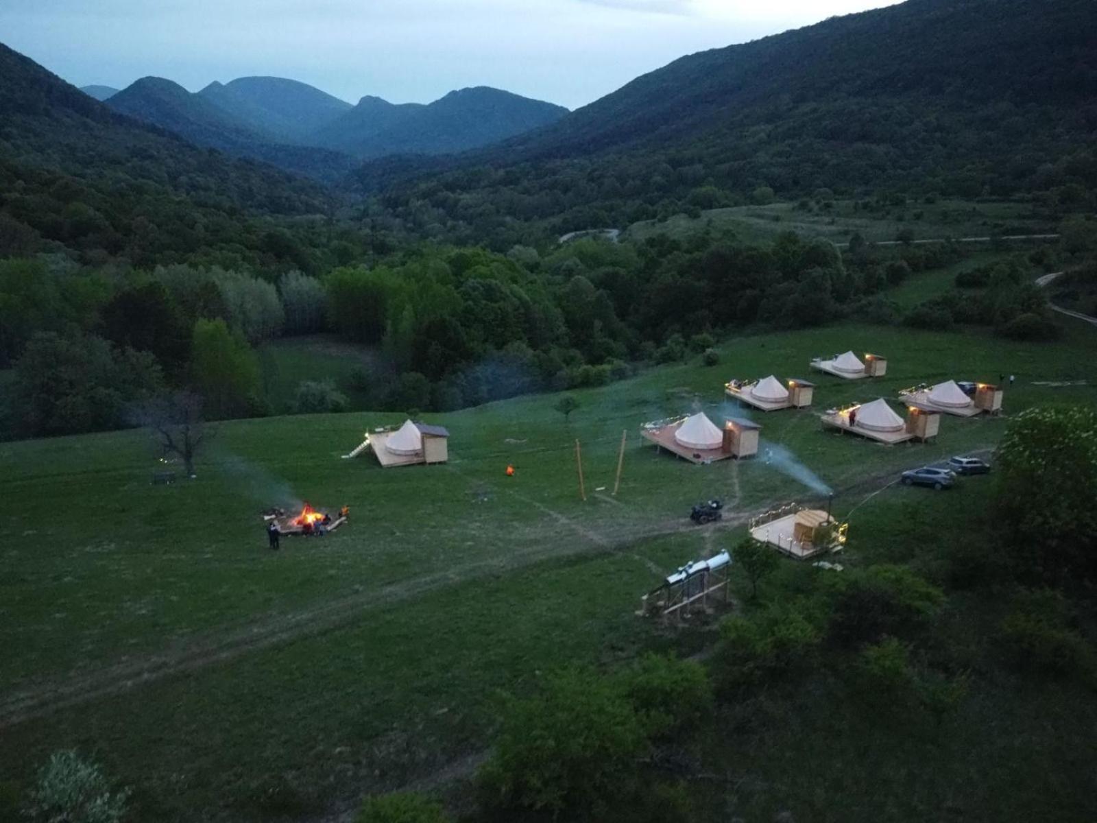 The Hunters Glamping Hotel Csudafalva Kültér fotó